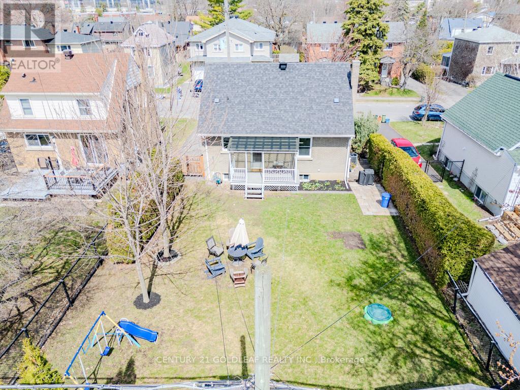 1404 Larose Avenue