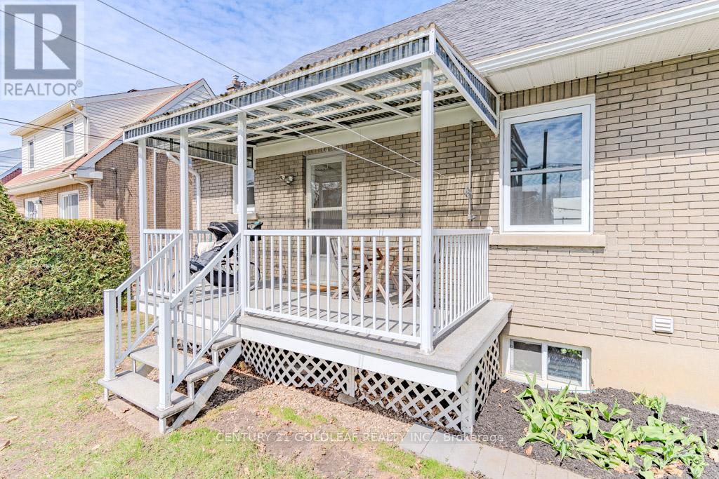 1404 Larose Avenue