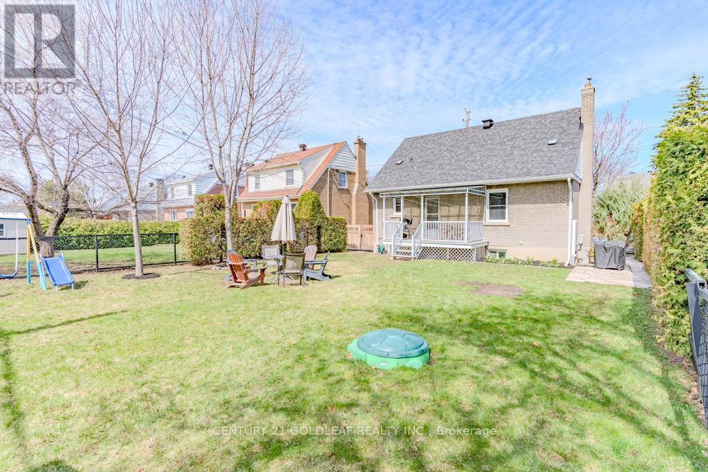 1404 Larose Avenue