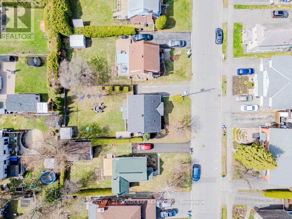1404 Larose Avenue