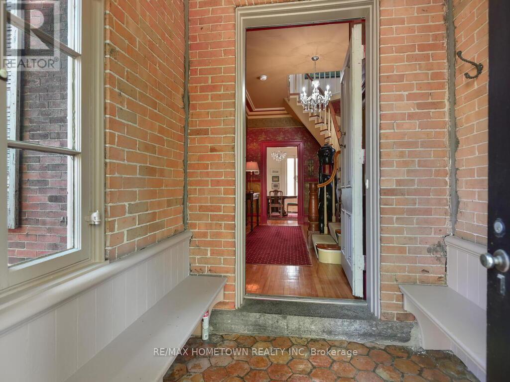 157 Dibble Street W