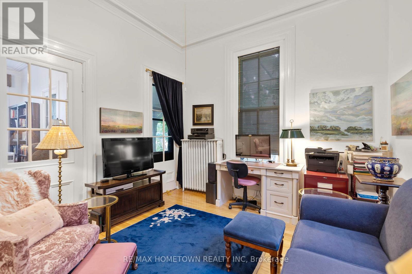 157 Dibble Street W