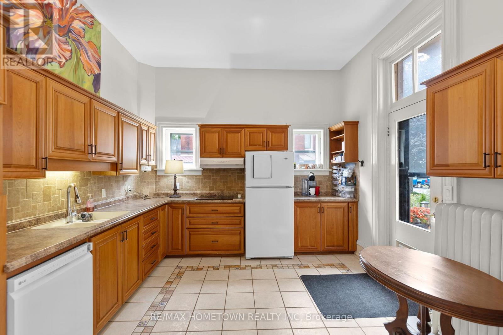 157 Dibble Street W