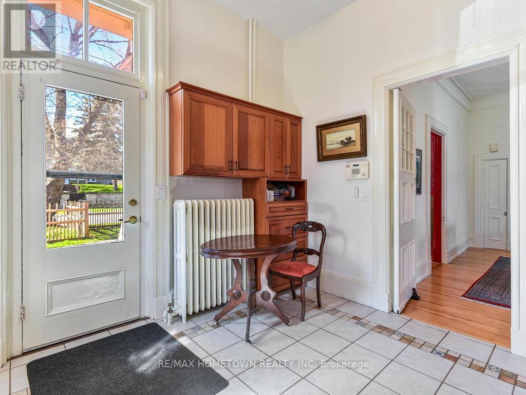 157 Dibble Street W