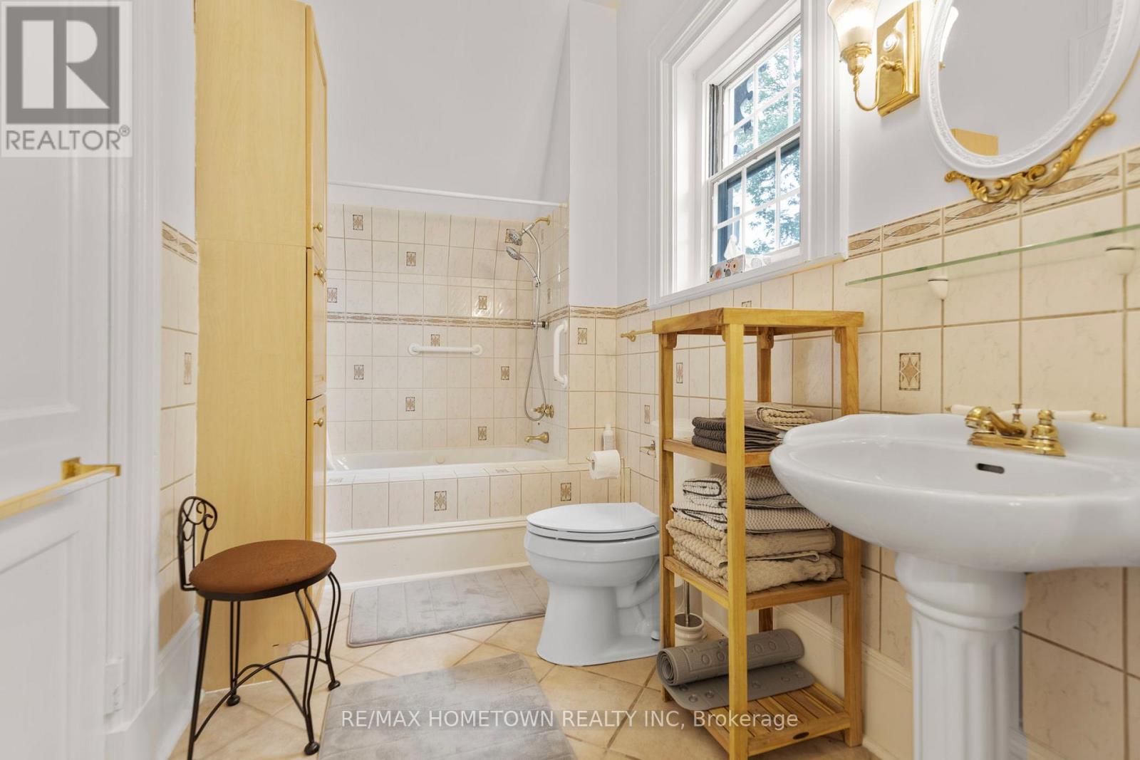 157 Dibble Street W