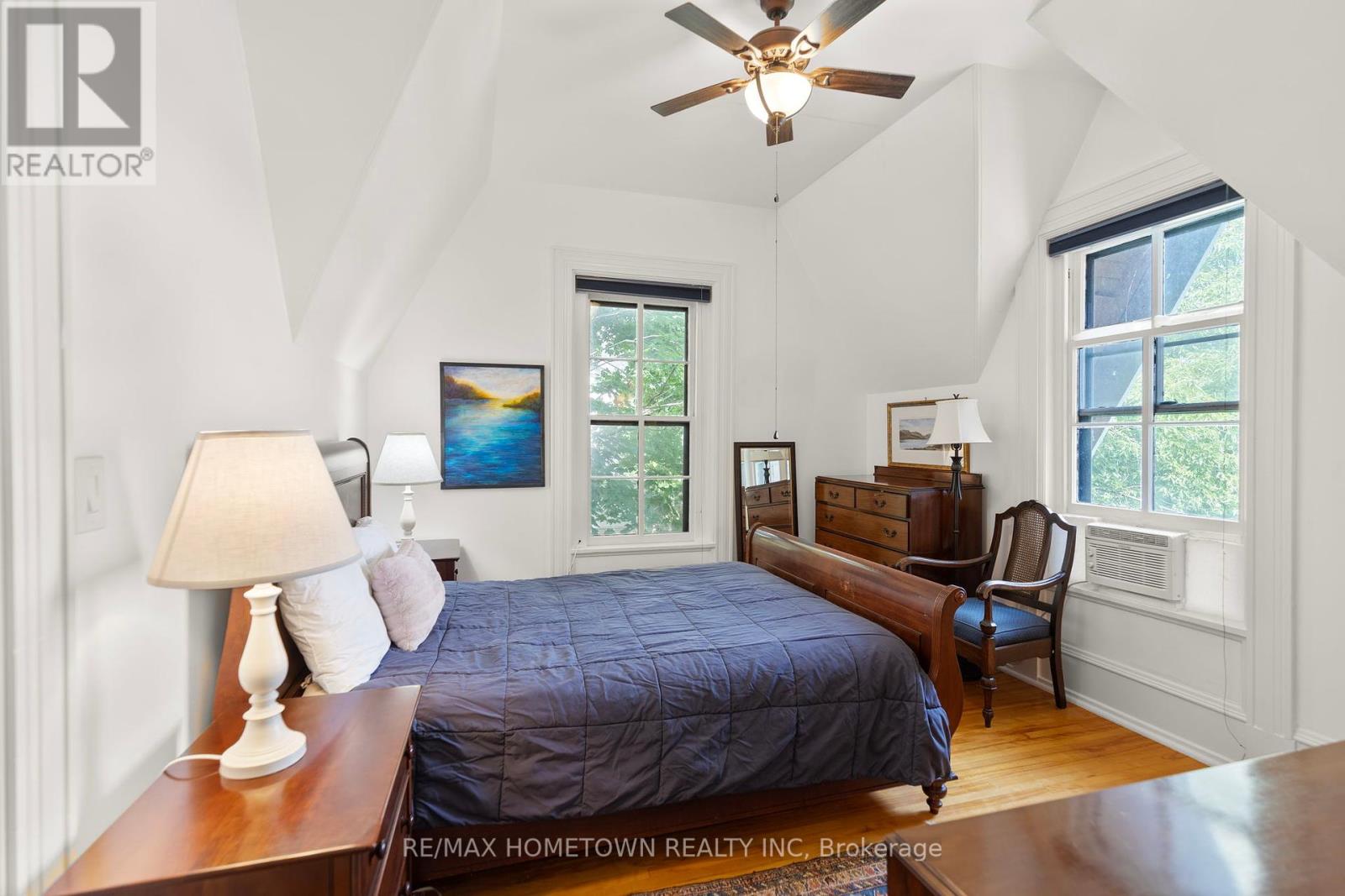 157 Dibble Street W