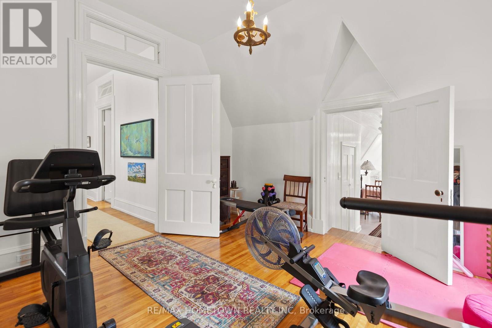 157 Dibble Street W