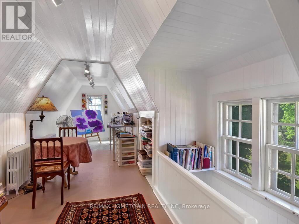 157 Dibble Street W