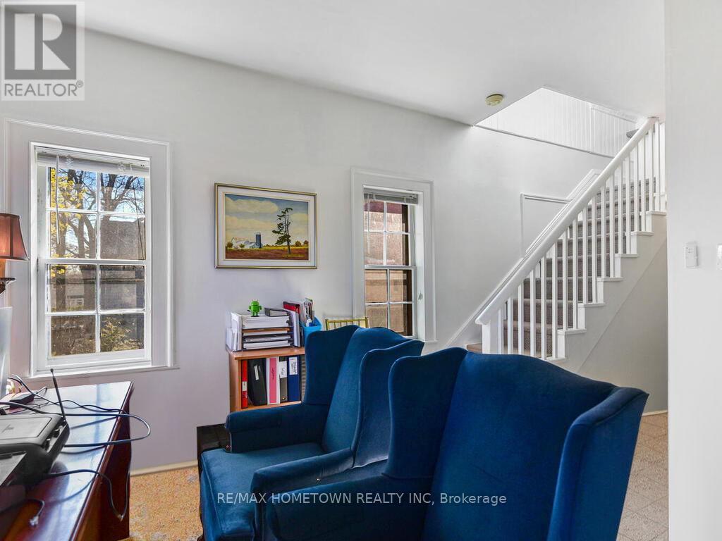 157 Dibble Street W