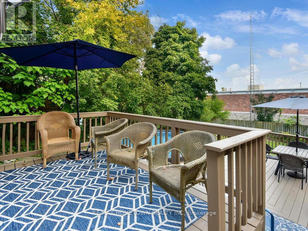 157 Dibble Street W