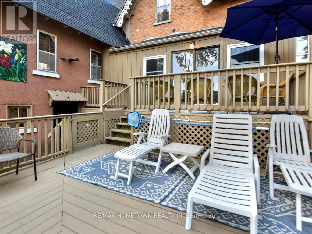 157 Dibble Street W
