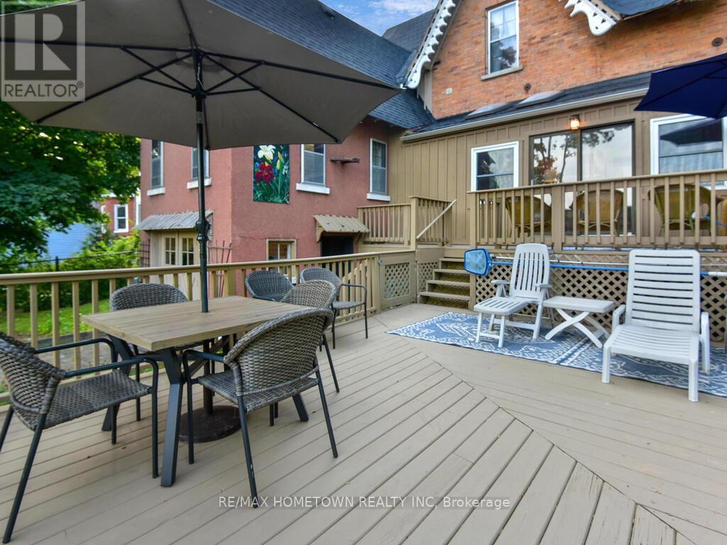 157 Dibble Street W