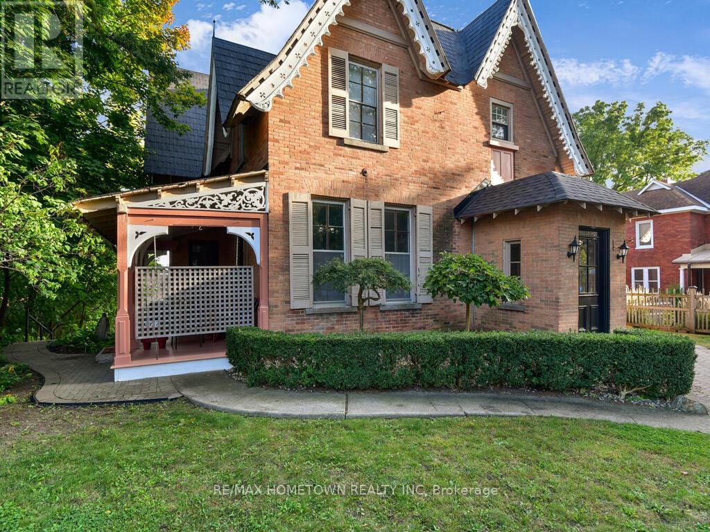 157 Dibble Street W