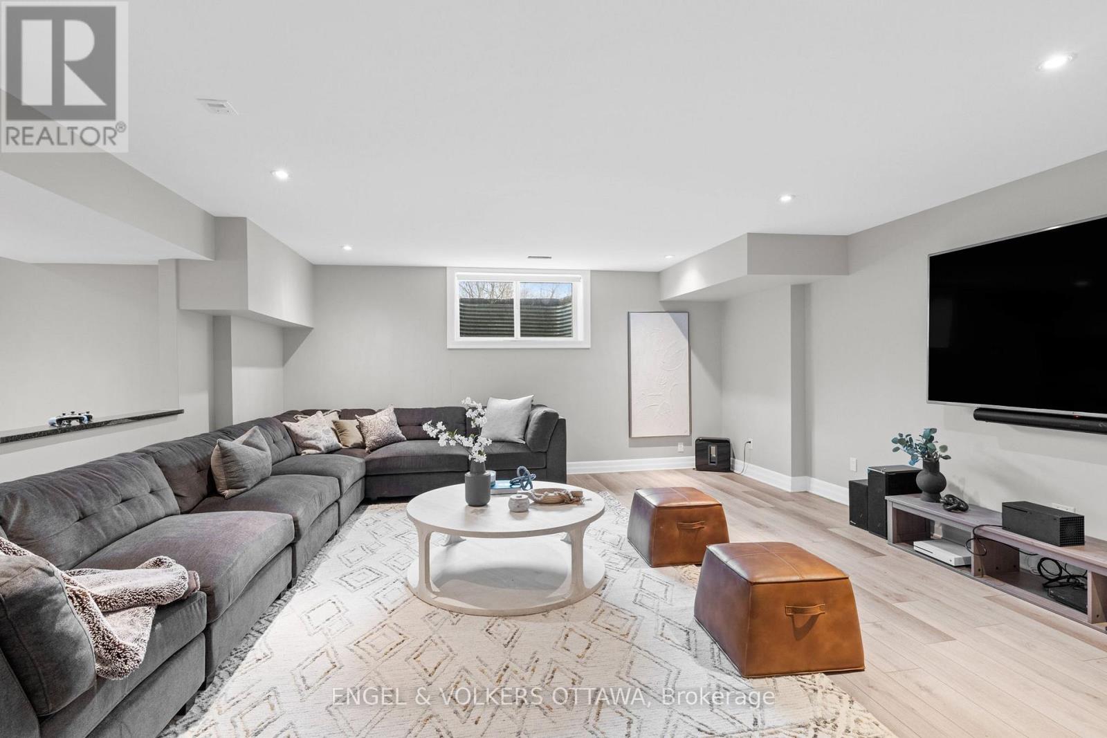 450 Lockmaster Crescent