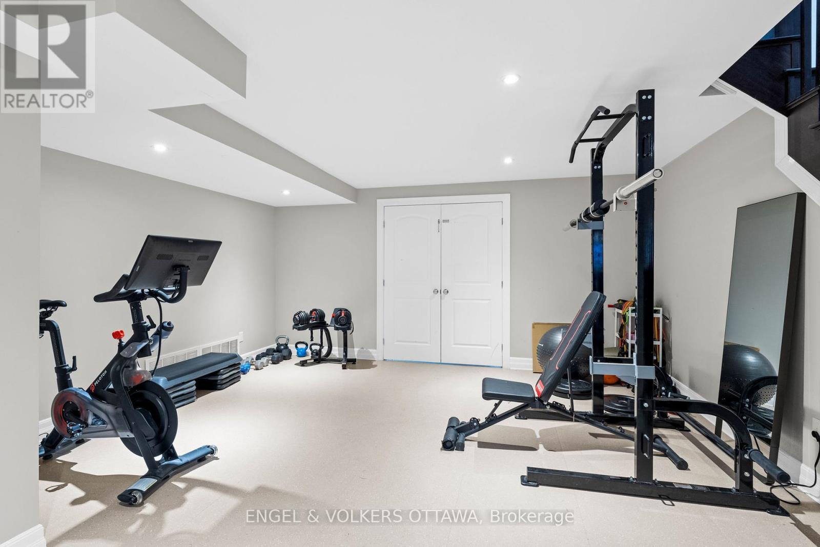 450 Lockmaster Crescent