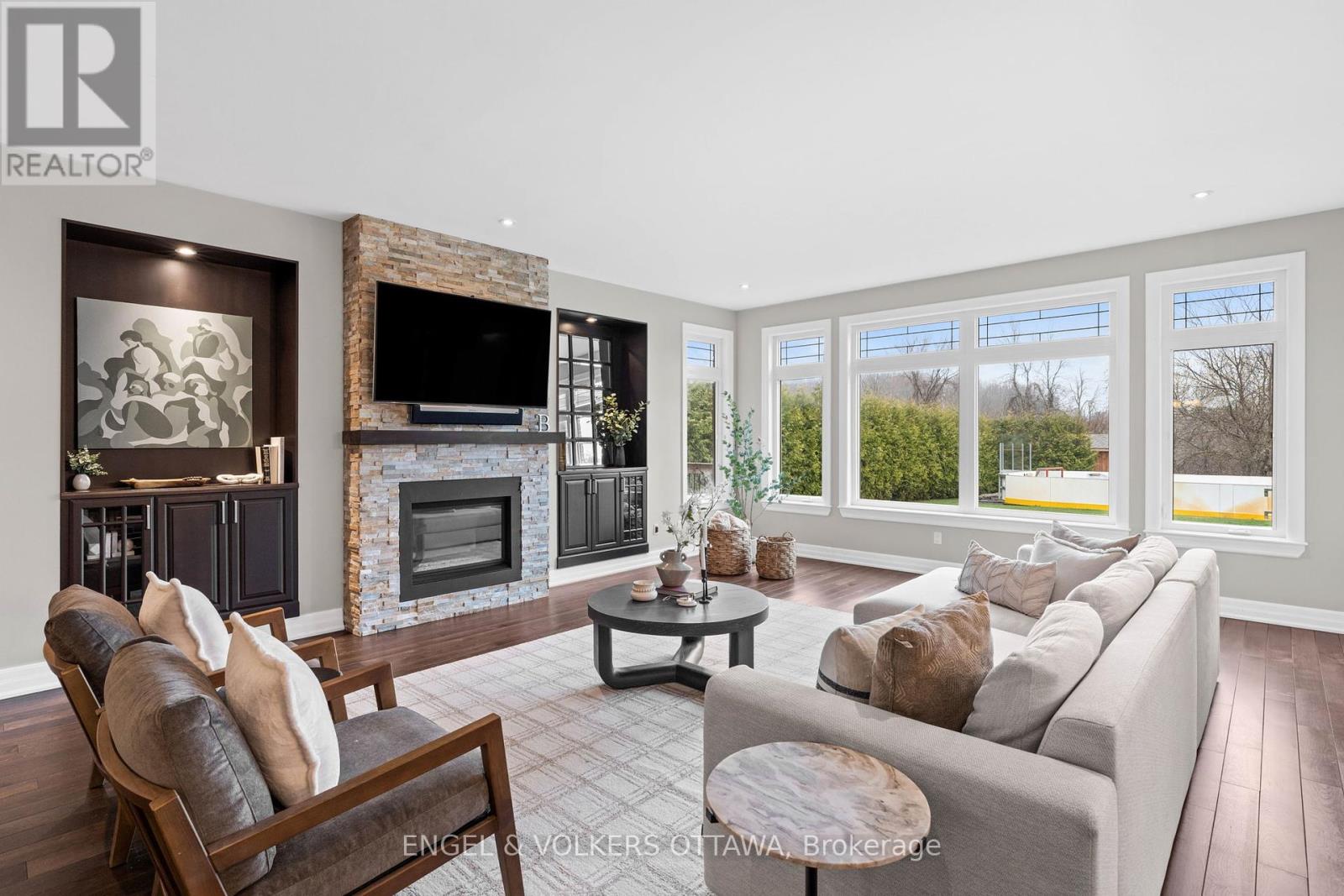450 Lockmaster Crescent