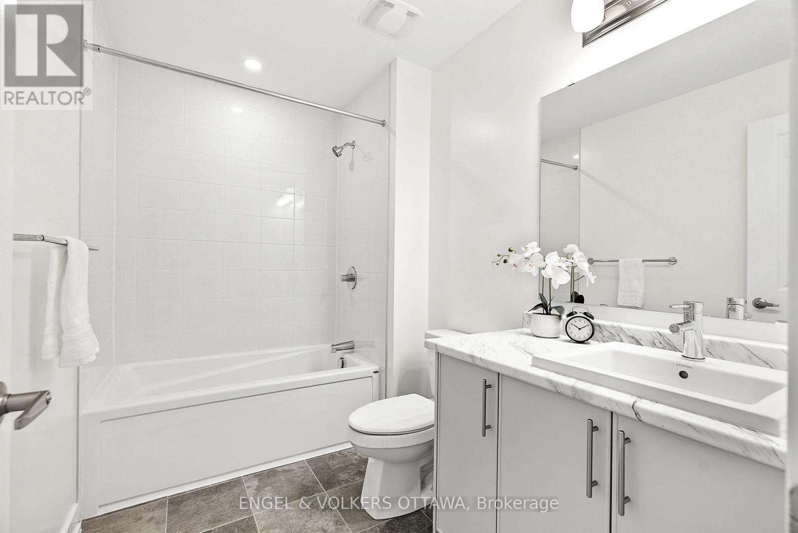 275 Finsbury Avenue