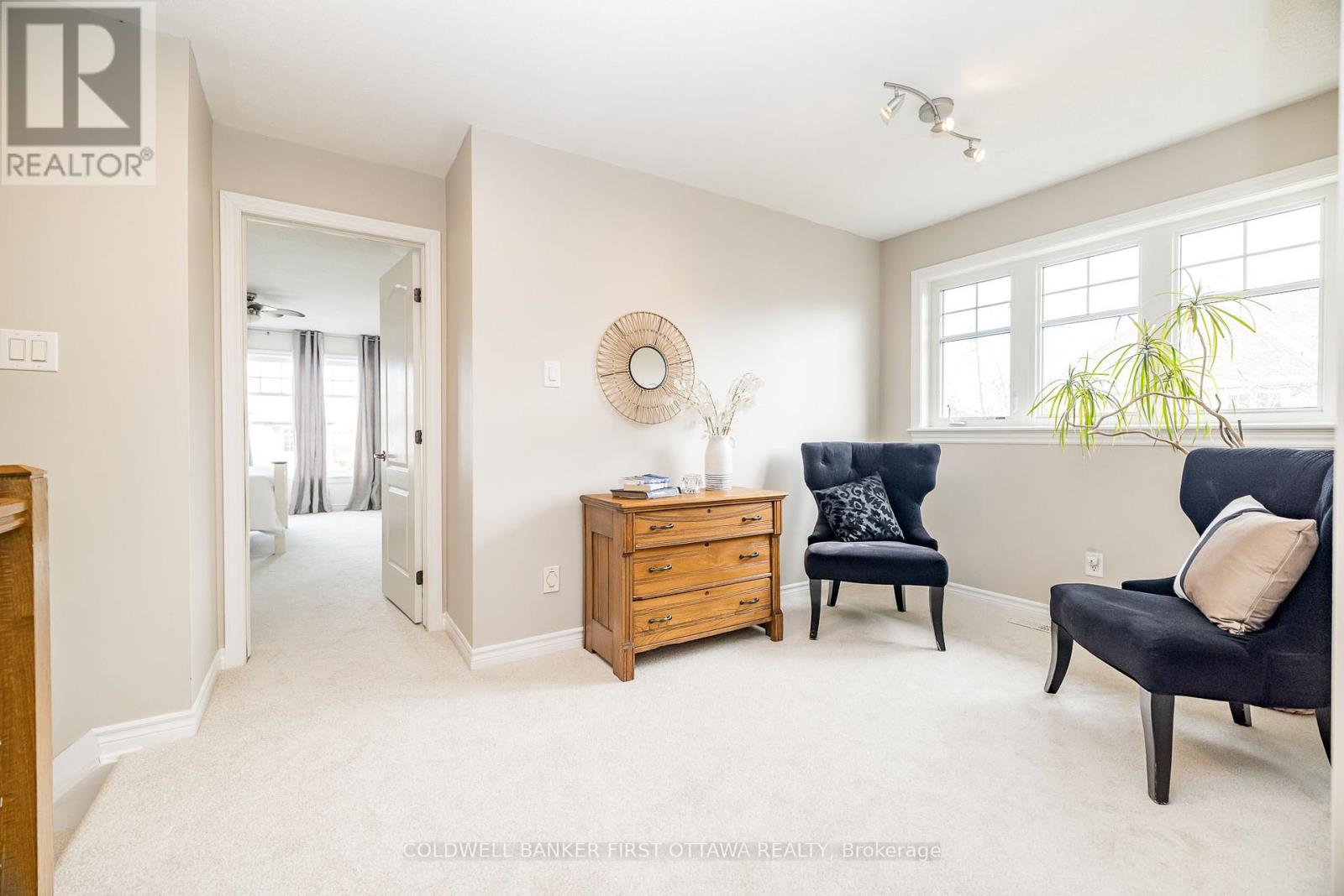 109 Mojave Crescent