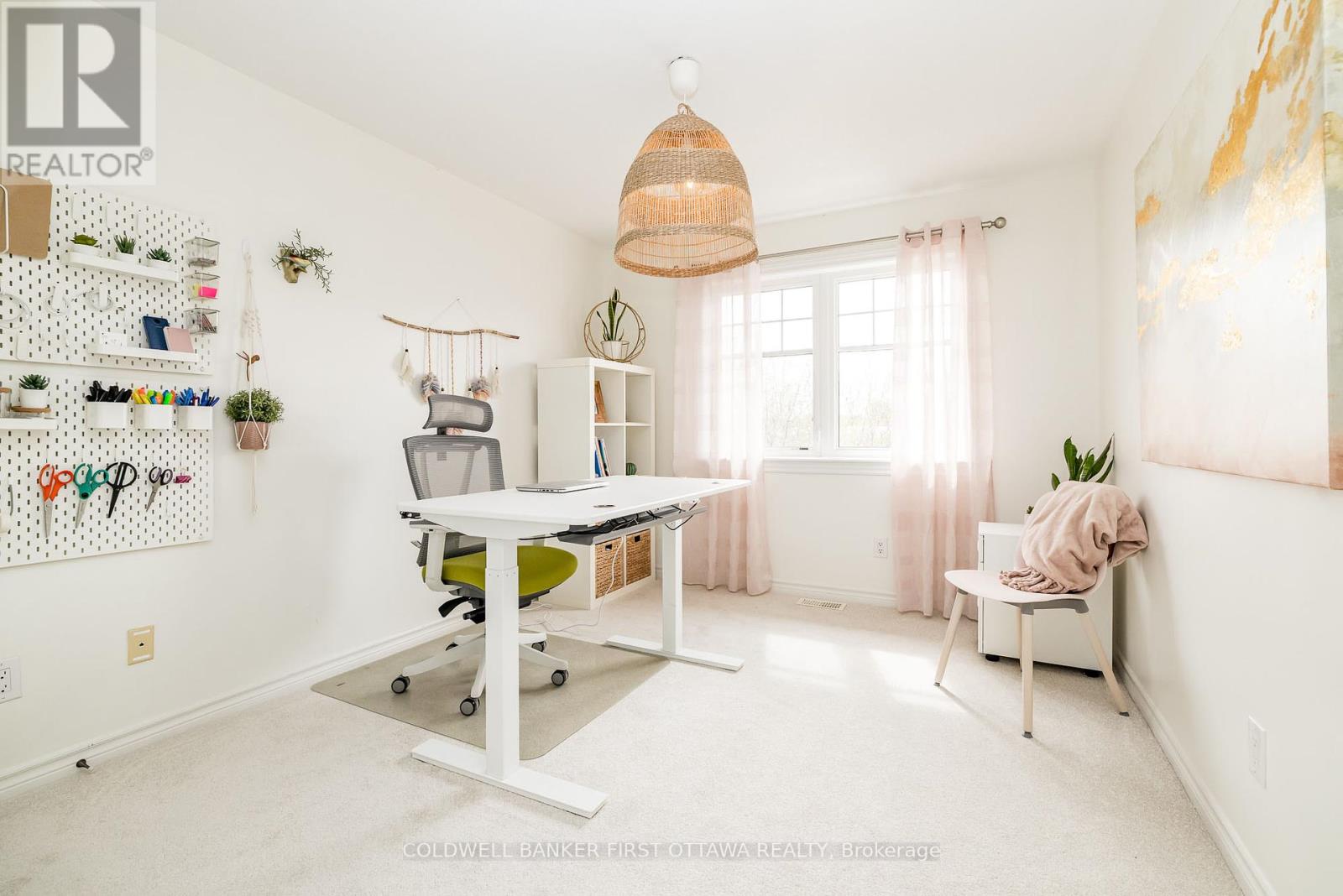 109 Mojave Crescent