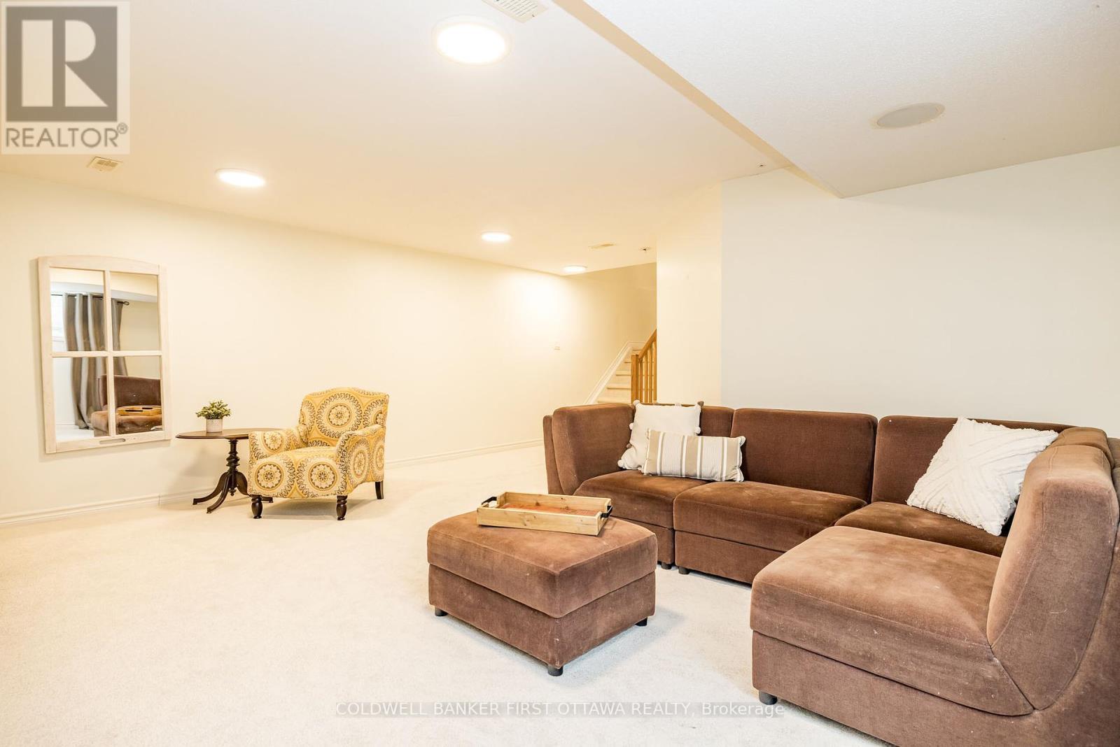 109 Mojave Crescent