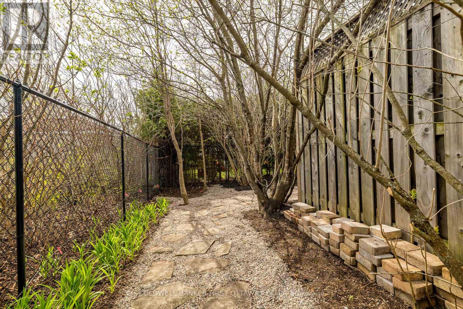 109 Mojave Crescent