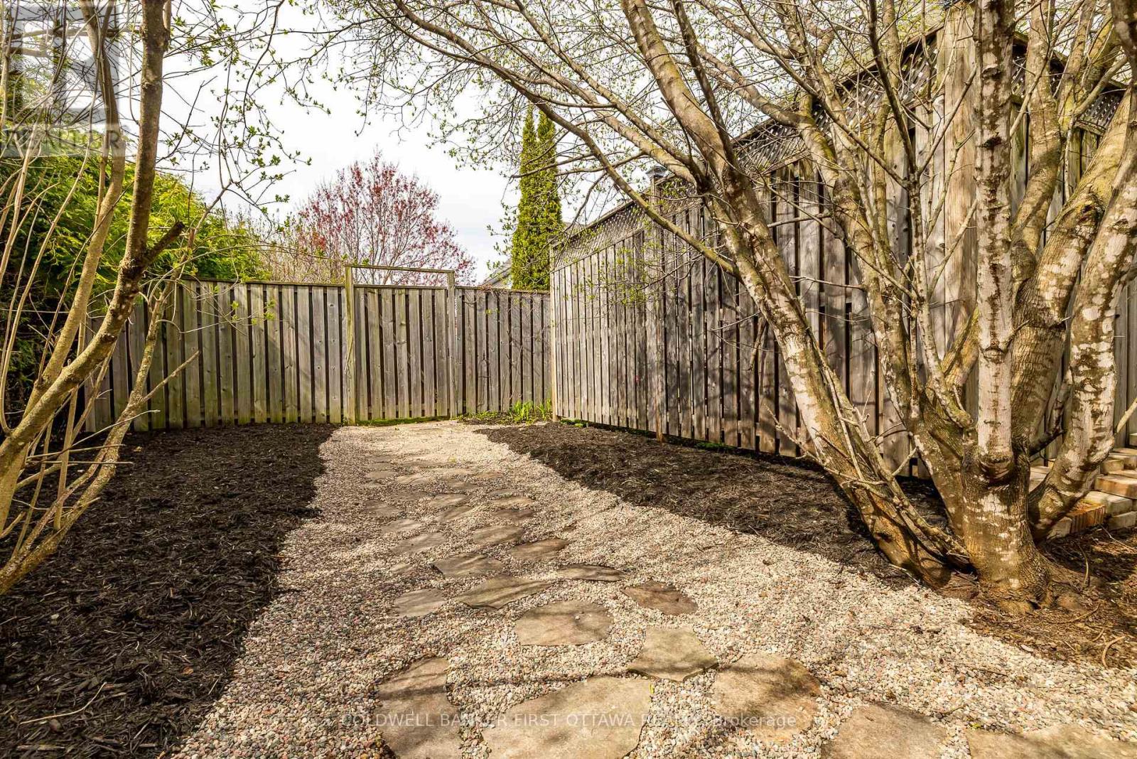 109 Mojave Crescent