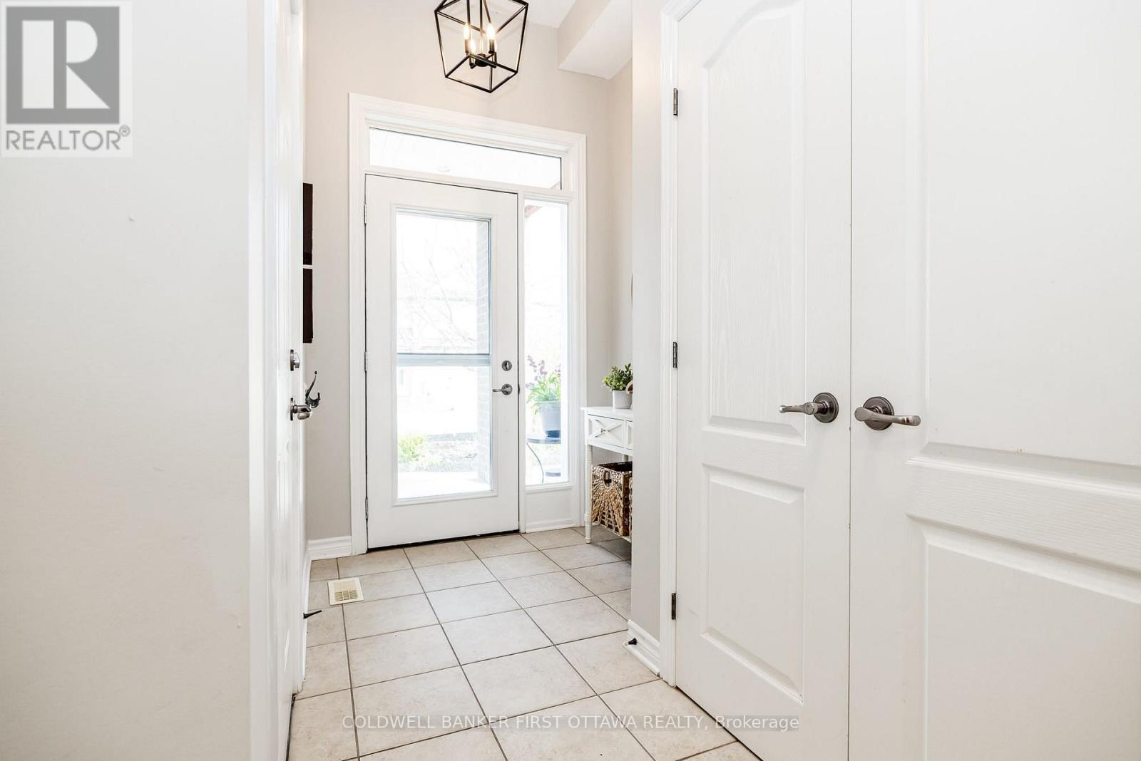 109 Mojave Crescent