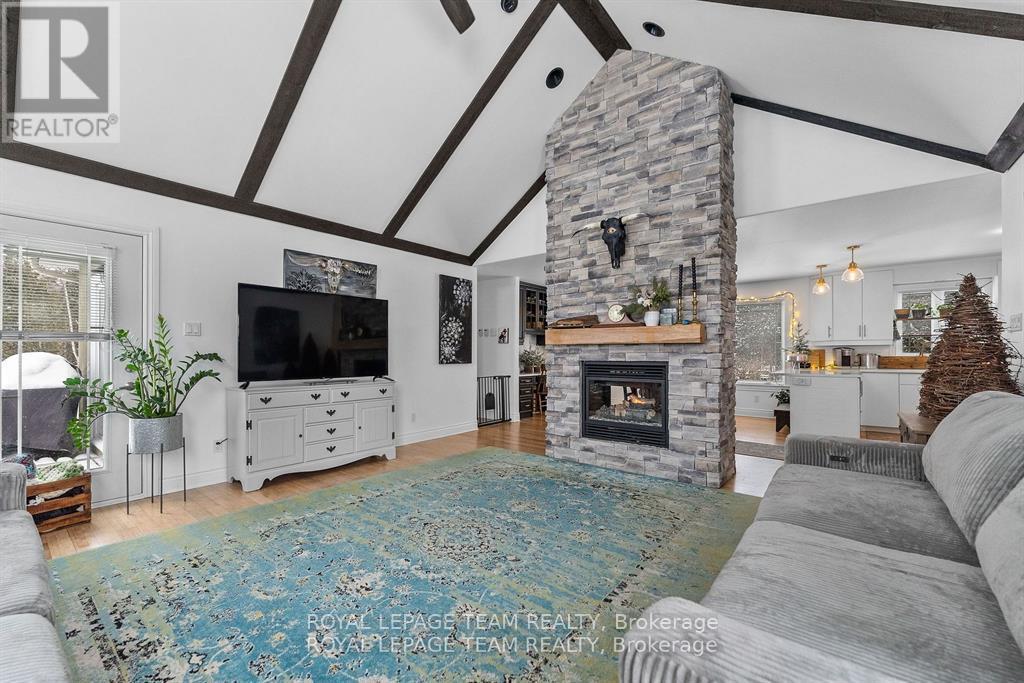 4372 River Road