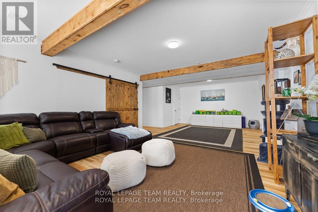 4372 River Road