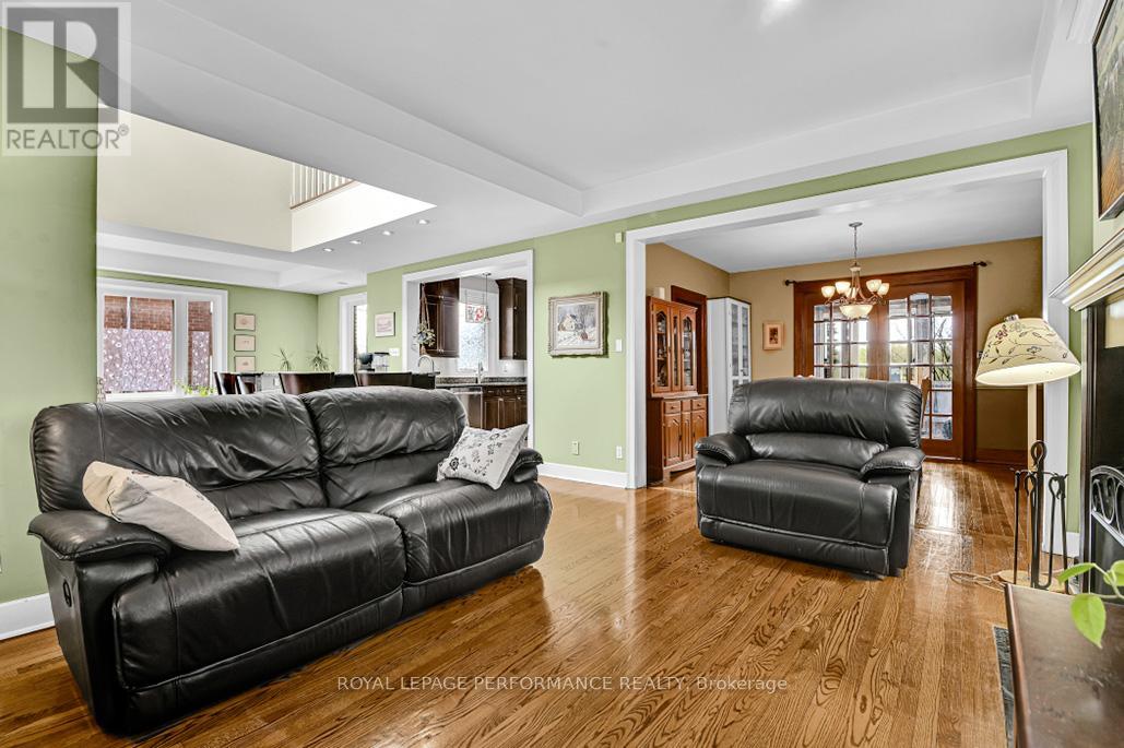 2043 Riverside Drive