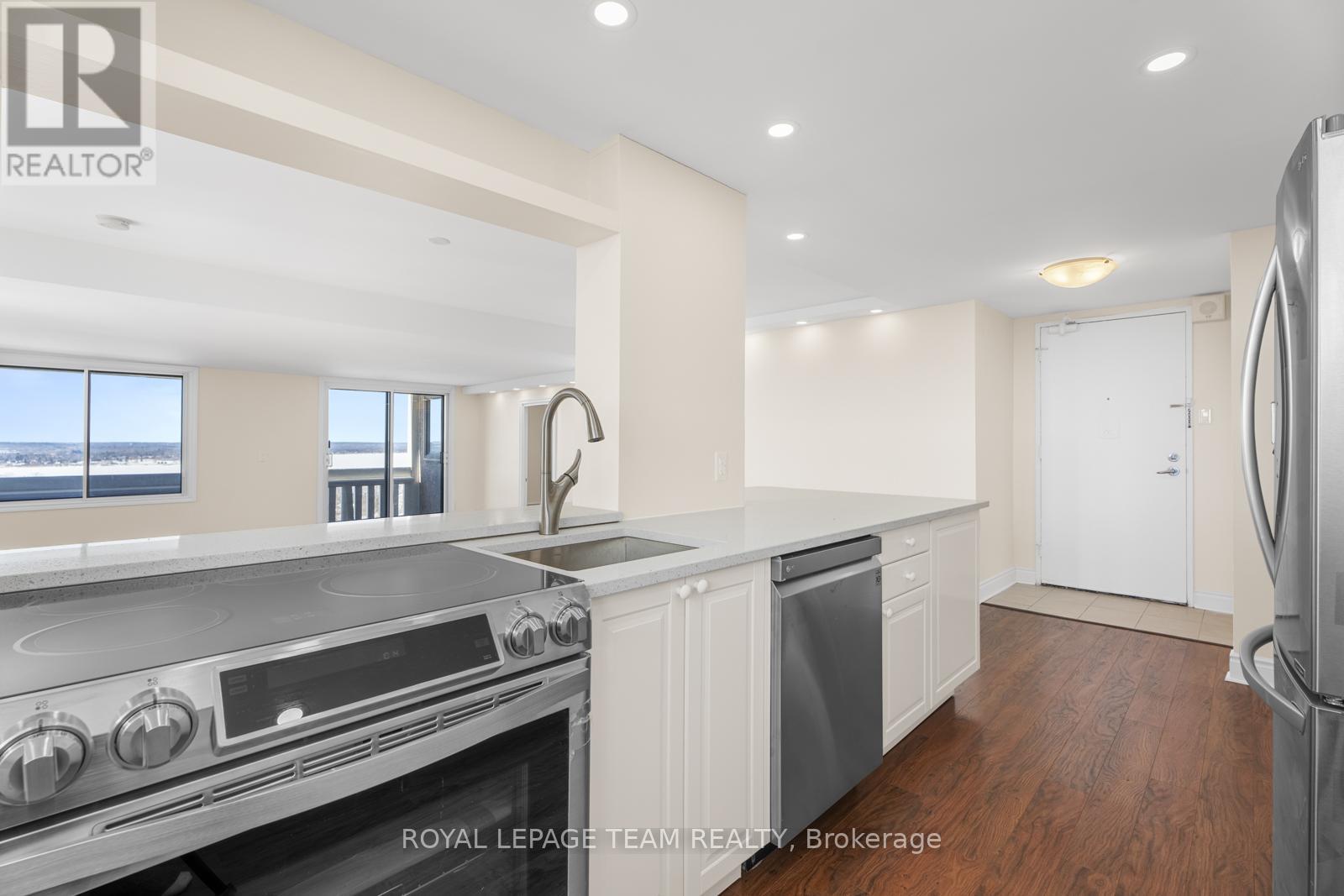 2004 - 415 Greenview Avenue