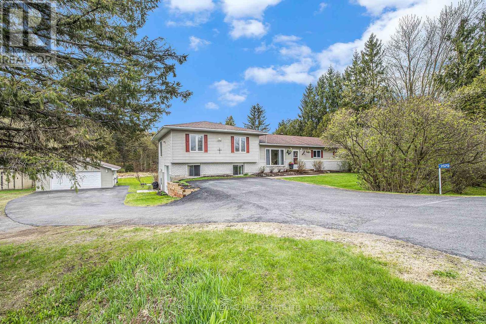 2579 Rideau Ferry Road