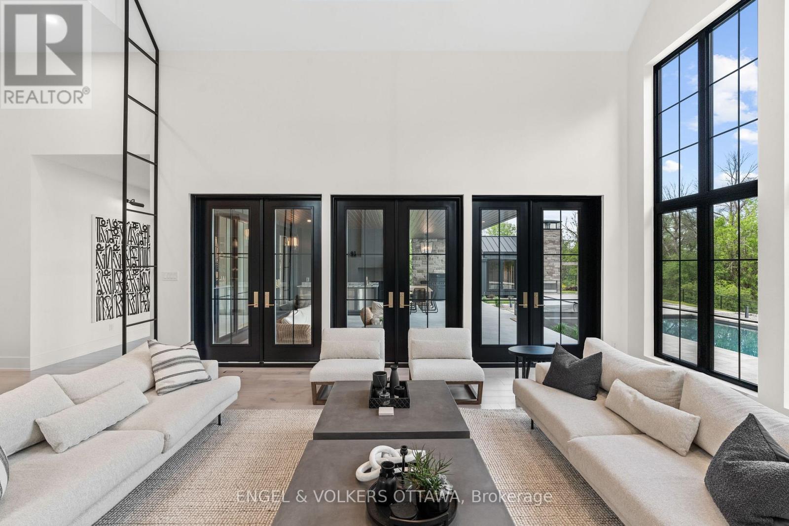39 Winding Way