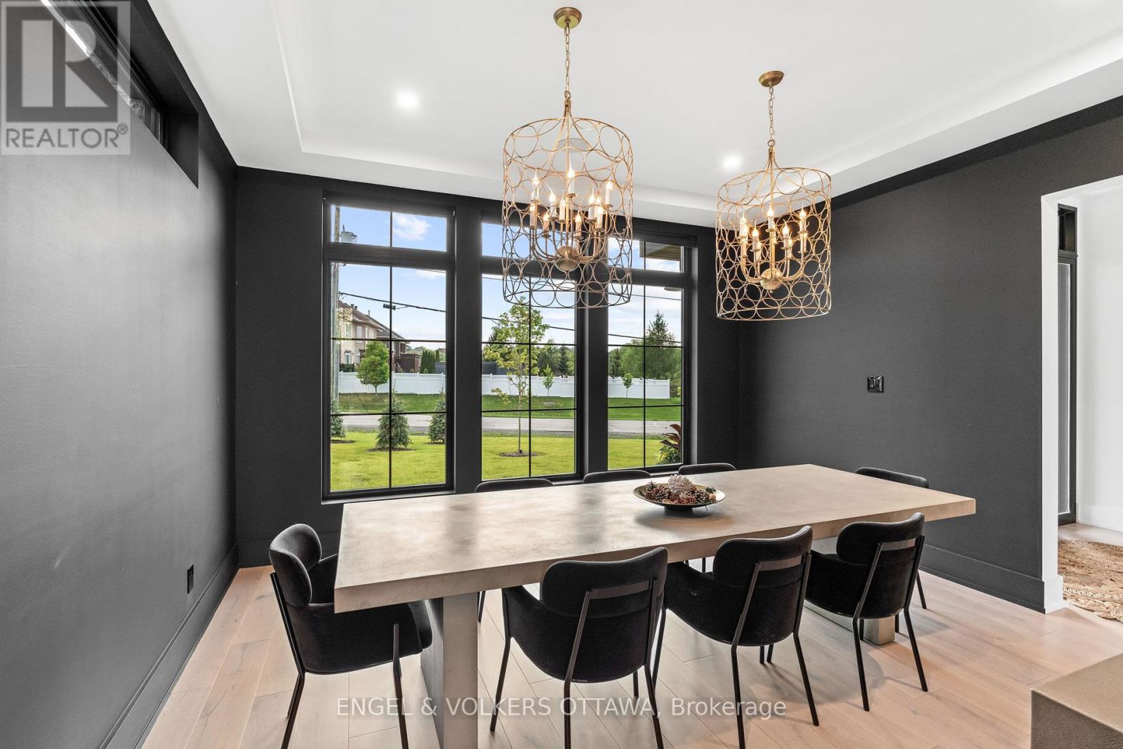 39 Winding Way
