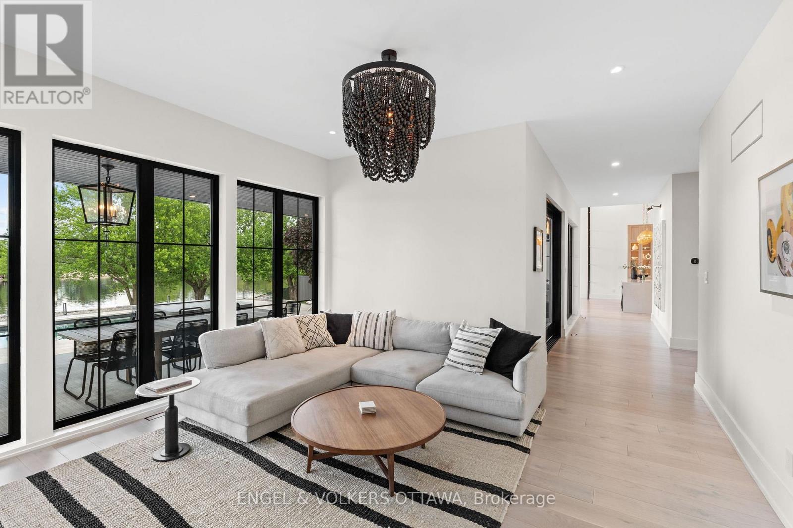 39 Winding Way