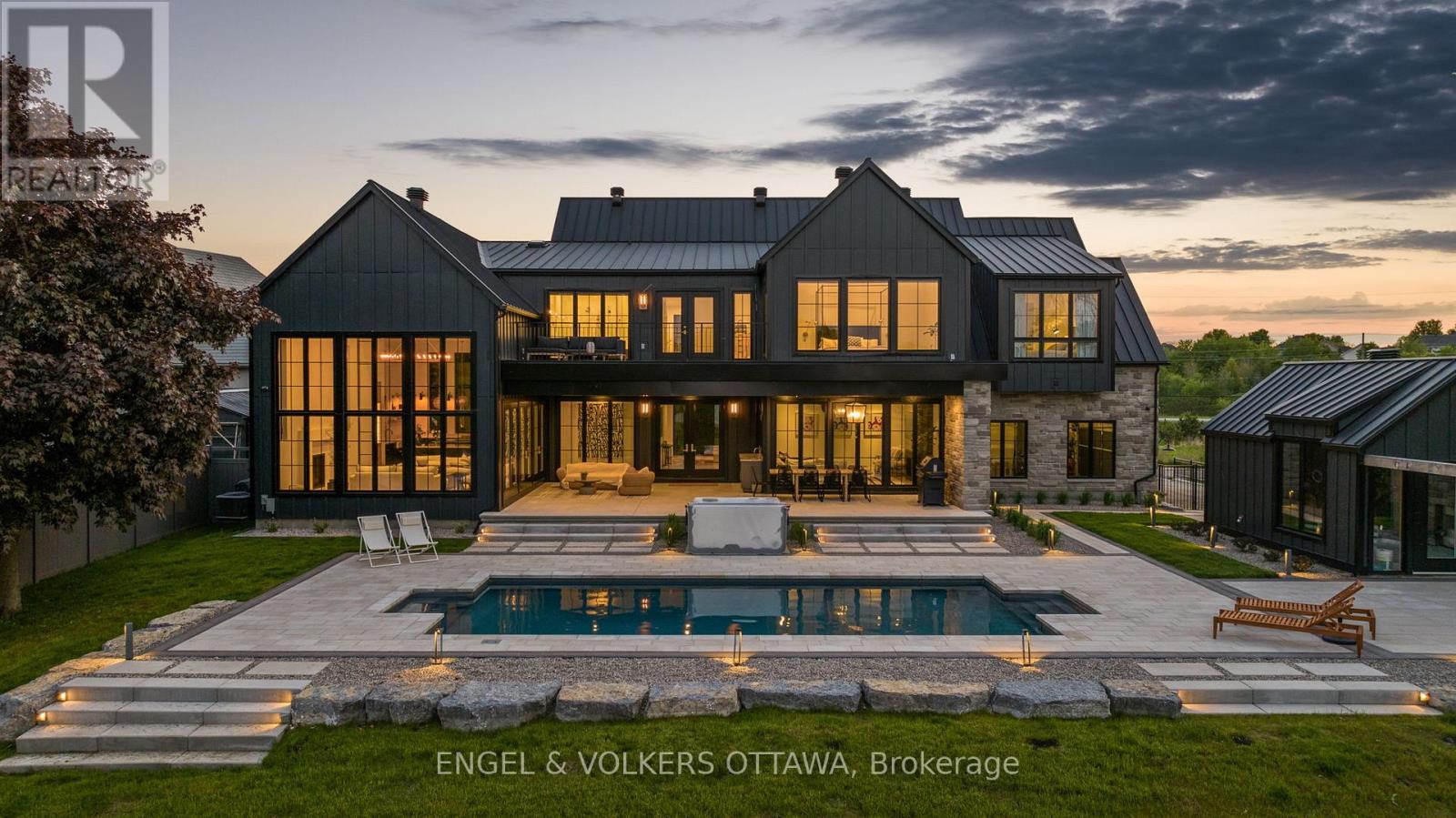 39 Winding Way