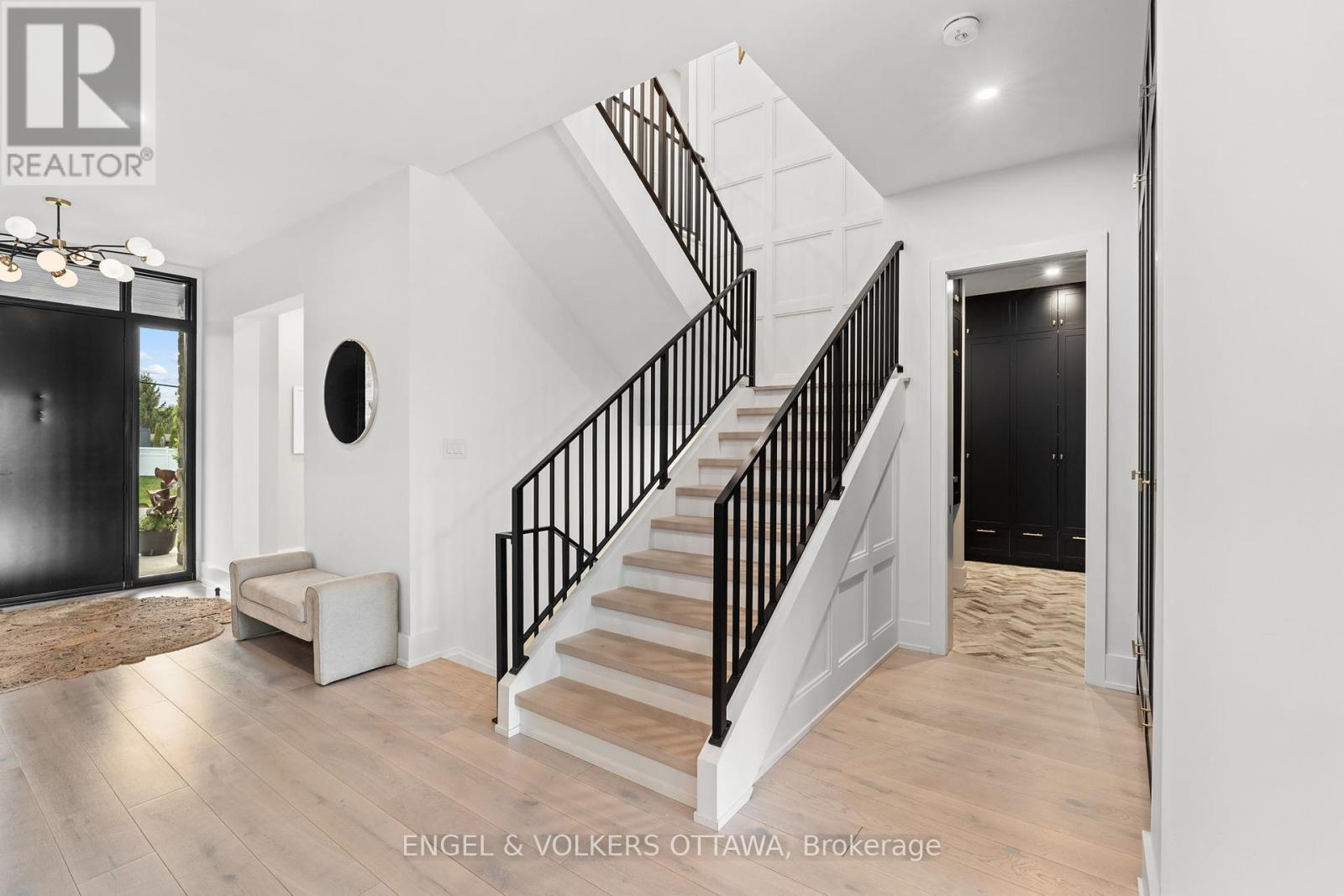 39 Winding Way