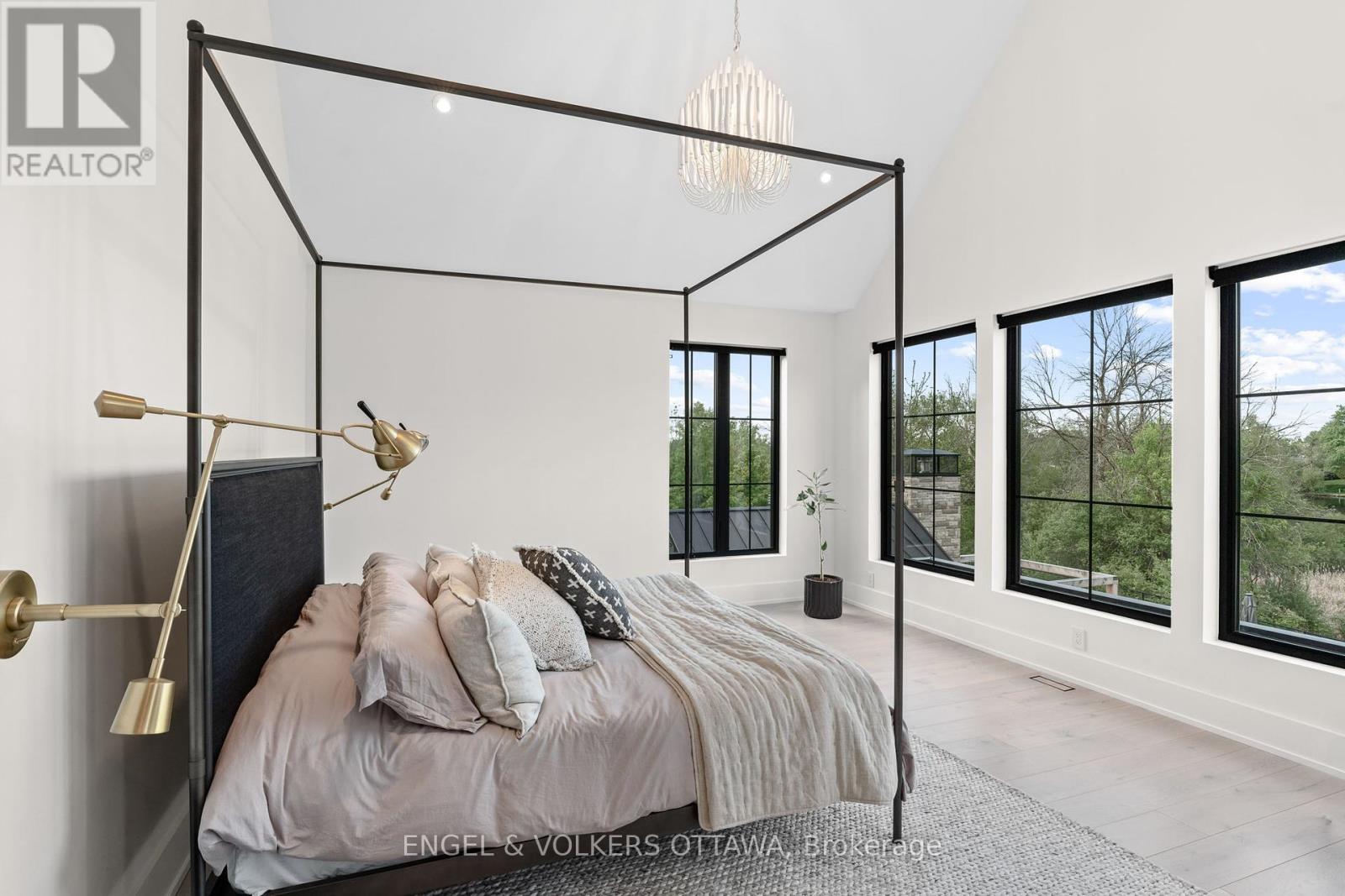 39 Winding Way