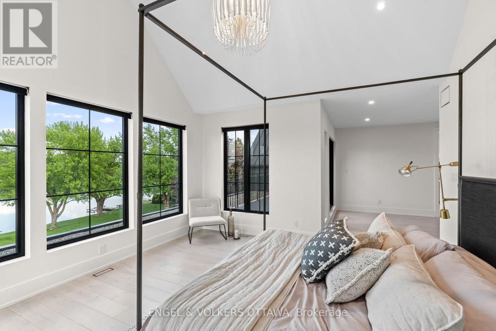 39 Winding Way