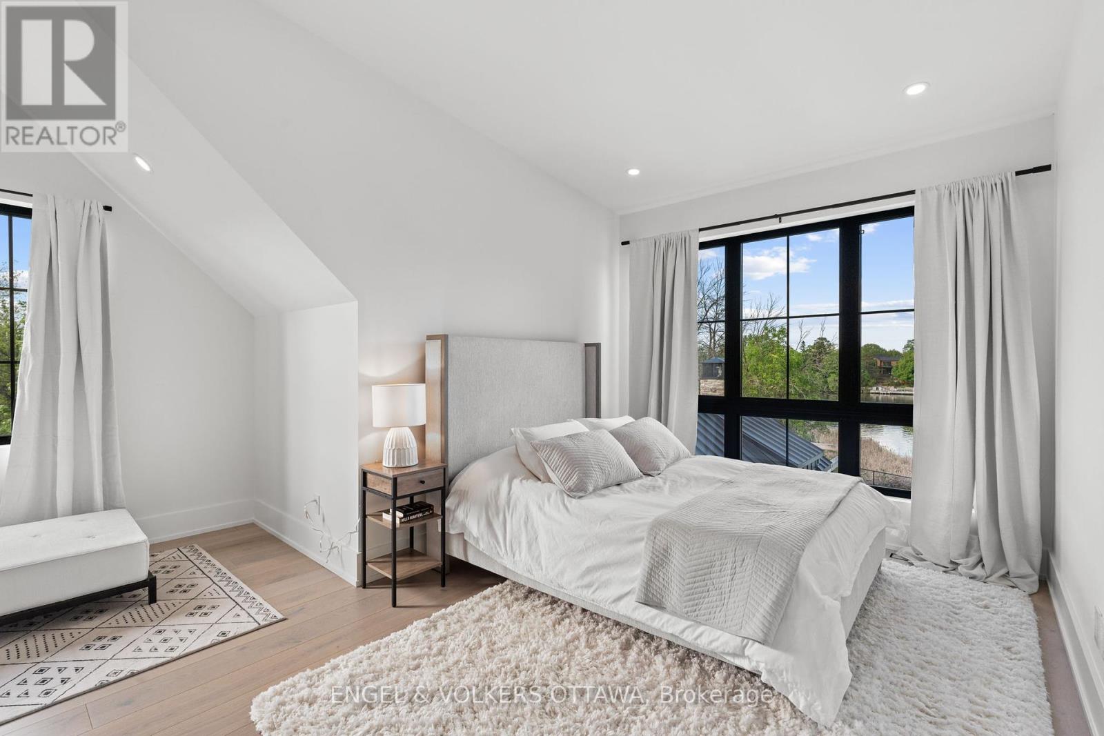 39 Winding Way