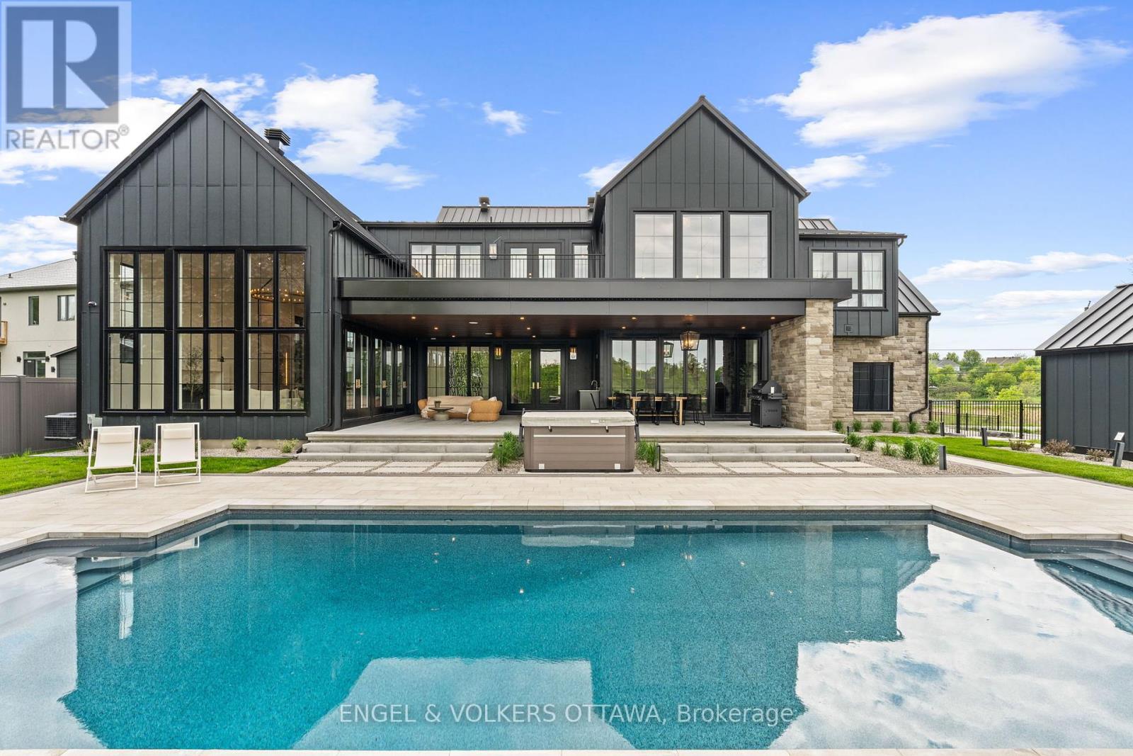 39 Winding Way