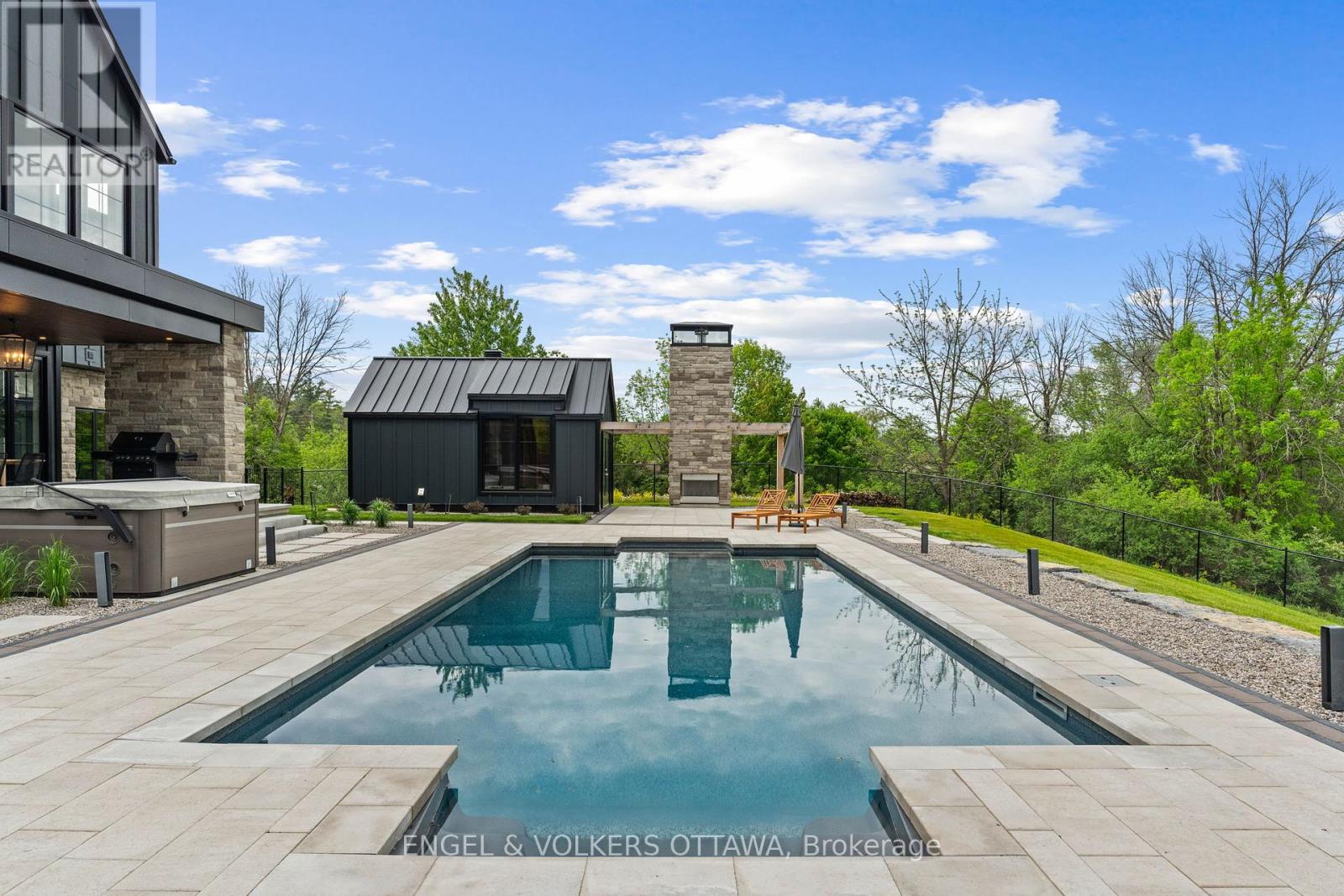 39 Winding Way