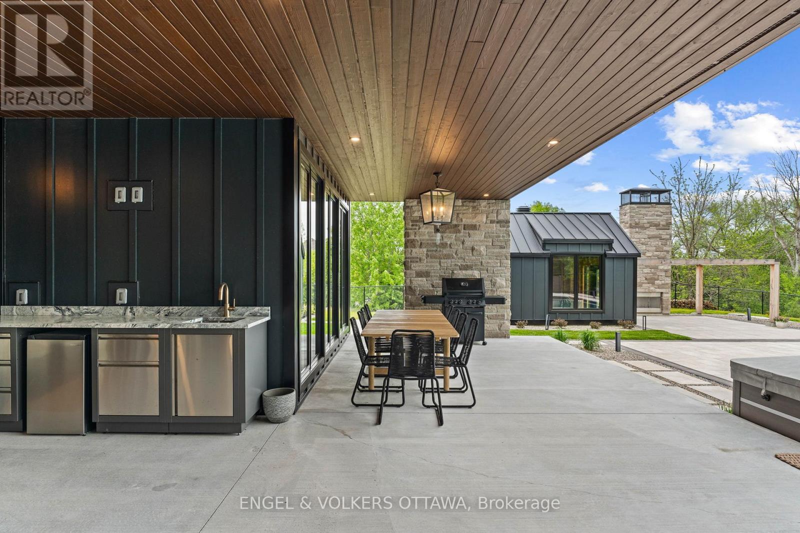 39 Winding Way