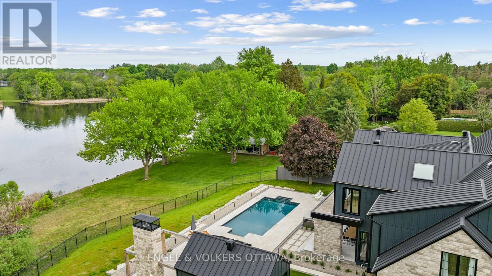 39 Winding Way