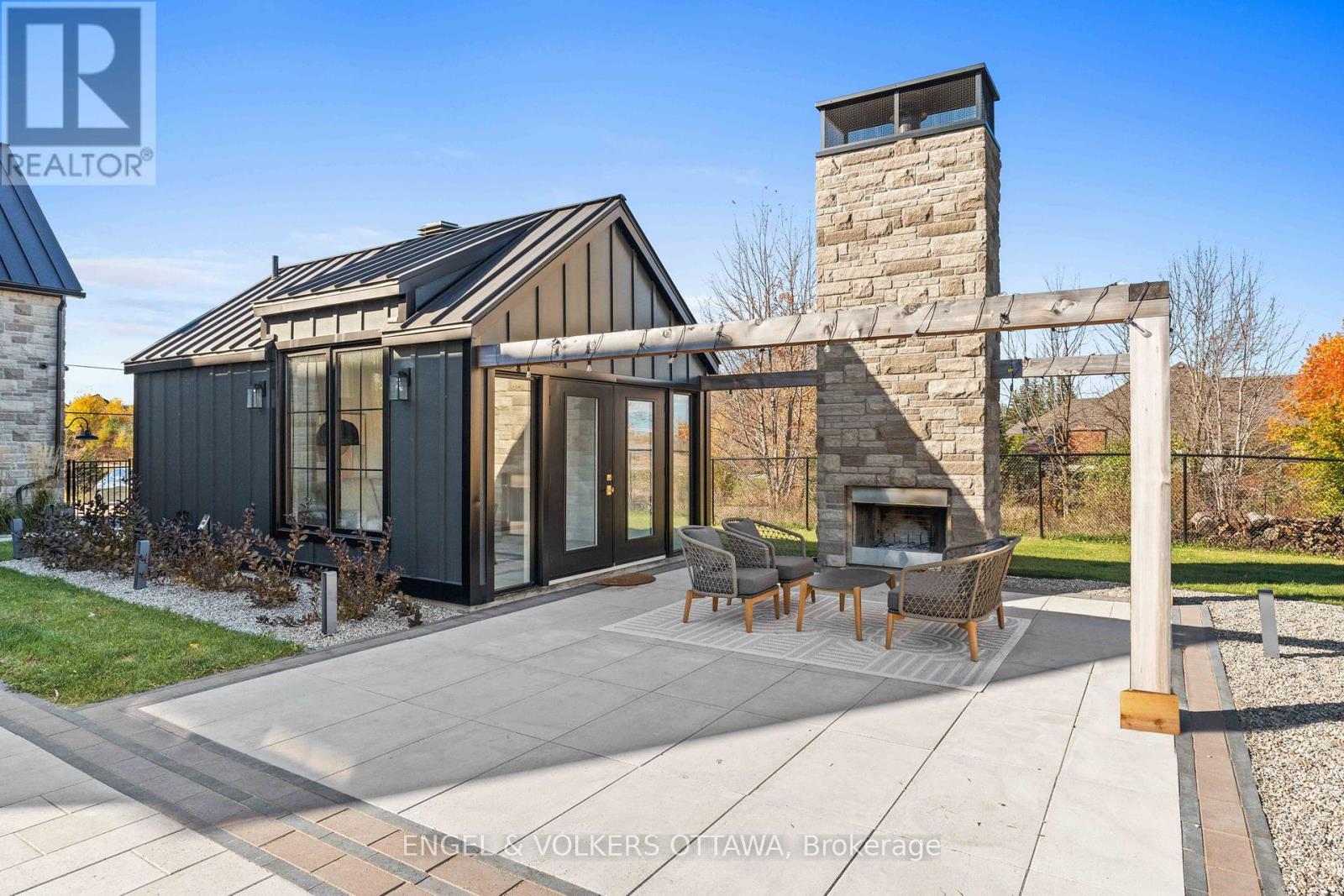 39 Winding Way
