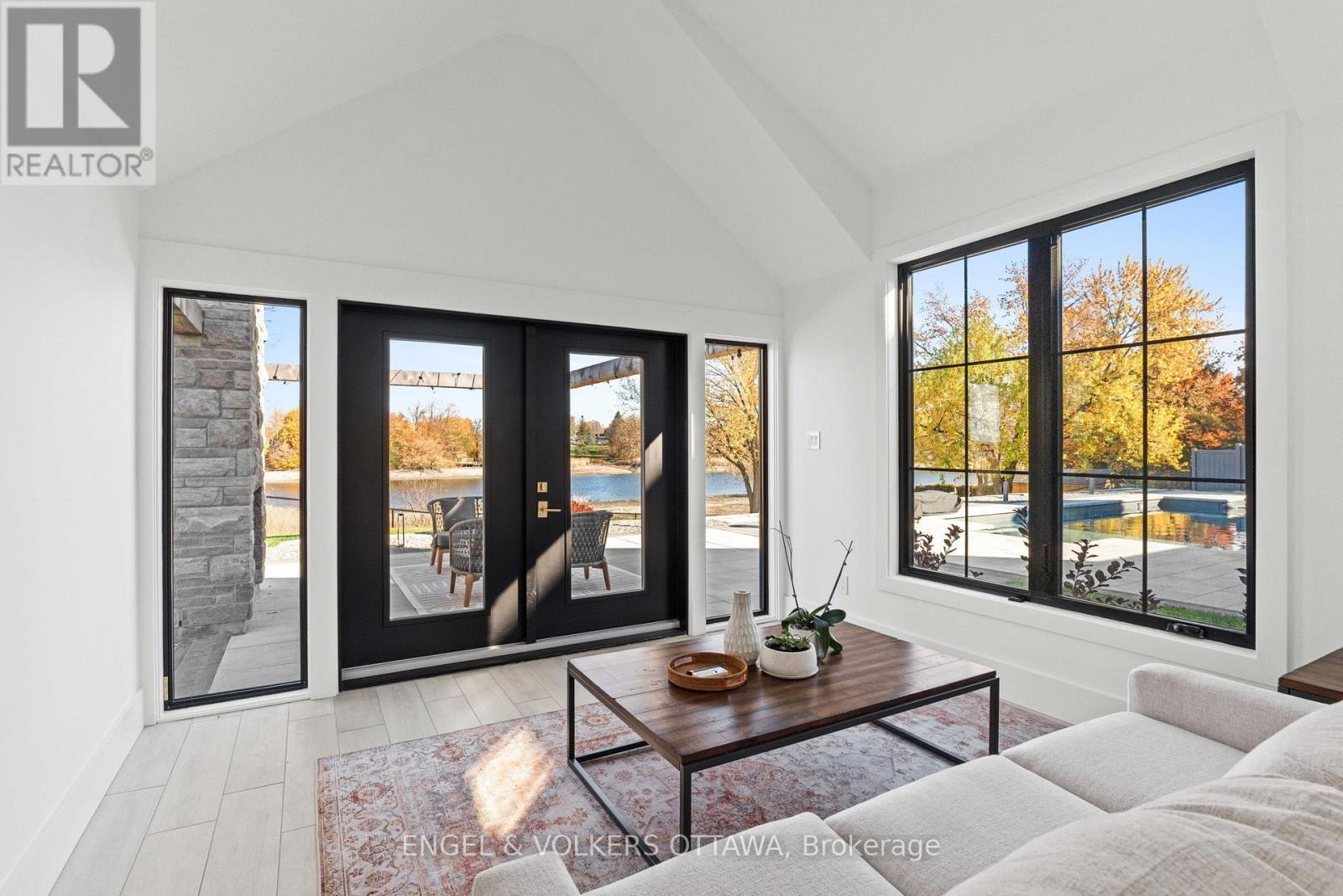 39 Winding Way