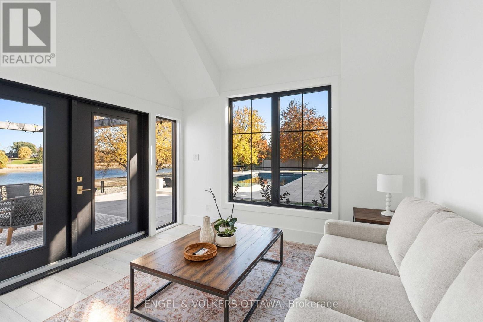 39 Winding Way