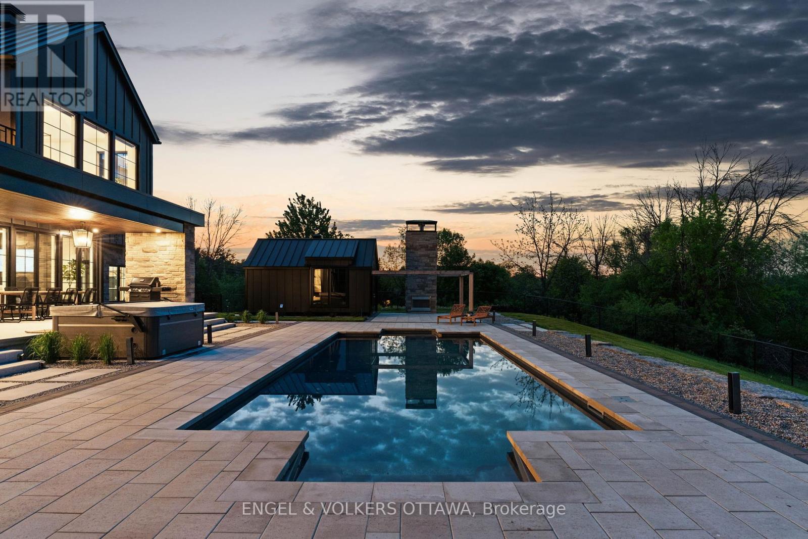 39 Winding Way