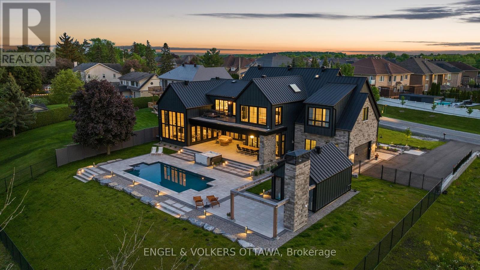 39 Winding Way