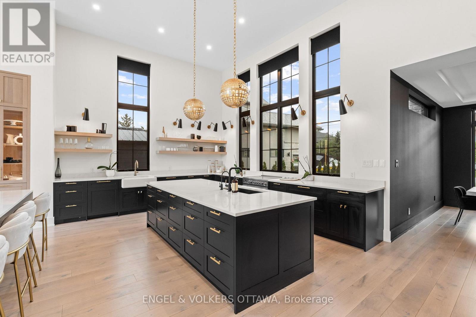 39 Winding Way